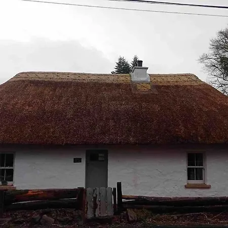 Traditional Irish Thatched Cottage Florencecourt Exterior photo